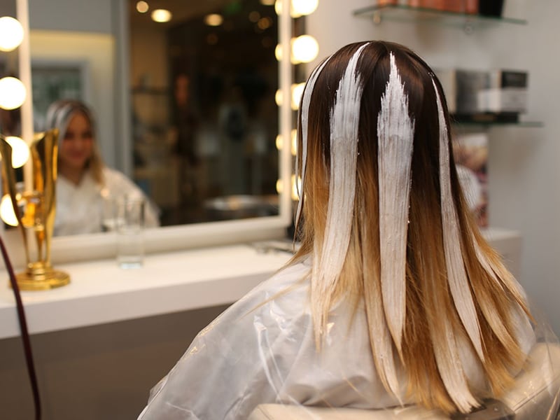 Мелирование волос в салоне красоты цена
